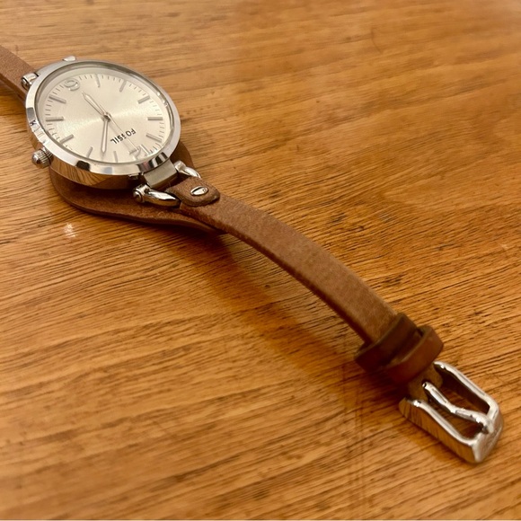 Fossil Leather and Silver Watch - Picture 6 of 9